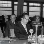 Emilio Colombo partecipa a una conferenza internazionale